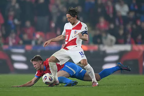 رفاق مودريتش يحتفظون بالصدارة.. كرواتيا تتعادل مع التشيك في تصفيات كأس العالم